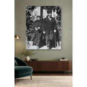 Fida Atatrk et Latife Hanm dans le jardin, impression sur toile noir et blanc - Product Image 2