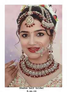 Ensemble de bijoux de mariée ethniques de haute qualité plaqué or, orné de zircon, collier ras du cou, boucles d'oreilles, maang tikka, mariages, fêtes - Product Image 2