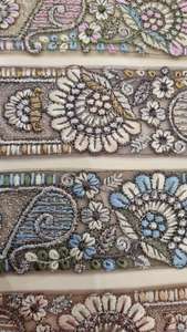 Fait sur mesure pour ajouter du charme à toute création avec de la dentelle brodée Idéal pour la décoration de réservation de ferraille de couture ou des projets de mode personnalisés - Product Image 6