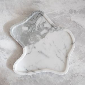 Plateau en marbre élégant et durable, options personnalisables pour servir des collations, des desserts, des boissons, pour la maison, les mariages, les occasions spéciales - Craft Valley - Product Image 2