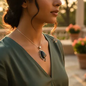 Collier pendentif en argent 925 avec onyx, forme goutte d'eau, style vintage, serti clos, bijou unisexe pour usage quotidien - Product Image 2