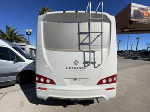 Unidad de viaje L-e-i-s-u-r-e T-r-a-v-e-l U24MB usada del 2016 lista para la venta - Product Image 4