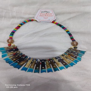 Élégance perlée vibrante faite sur commande pour élever n'importe quel collier perlé de regard. Idéal pour les occasions spéciales et les cadeaux - Product Image 3