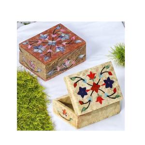 Boîte à bijoux vintage à la demande Boîte à bijoux en marbre avec incrustation de pierres semi-précieuses disponibles à la vente - Product Image 1