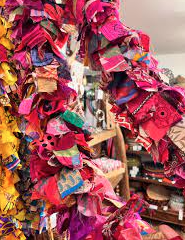 Guirnalda de chatarra de tela colorida hecha a mano decoración Bohemia ecológica, banderines de cinta reciclada para fiestas, paredes y eventos - Product Image 2