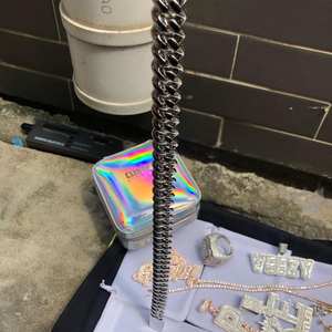 Cadena Cubana de Diamantes Chapada en Oro de 14K, Corte Brillante Redondo de 8mm y 12mm, VVS1 ICEBOX, Oferta de Compromiso - Product Image 2