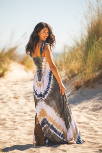 Robe maxi tie-dye multicolores tendance, nouvelle conception, 100% coton, style bohème, épaules dénudées, en vente - Product Image 2