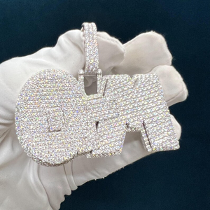Colgante de Lujo en Plata de Ley 925 con Letra Personalizada, Micro Pavé VVS, Diamante Moissanita, para Uso Diario - Product Image 2
