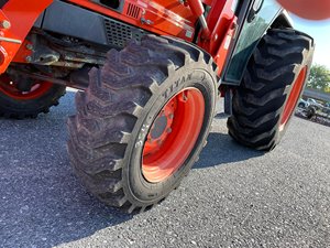 Tracteur à roues d'occasion Kubota L3710 354 heures d'origine Composant moteur de base inclus - Product Image 4