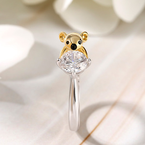 Anillo de Compromiso Jeulia Hug Me Koala de Plata de Ley con Corte Circular - Product Image 5