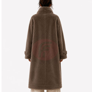 Manteau long en fausse fourrure douce et chaude pour femme, style décontracté urbain, en coton et polyester, coupe ample, épais, idéal pour l'hiver et les températures froides - Product Image 3