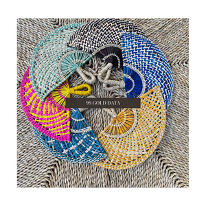 Éventail à main en paille écologique fait à la main en bambou feuille de palmier éventail tissé fournisseur en gros décoration artisanale internationale - Product Image 1