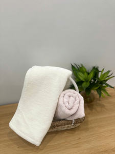 Serviettes de bain au design classique - Serviette de bain en coton 100% tissé, forme rectangulaire, douce pour la peau - Product Image 4