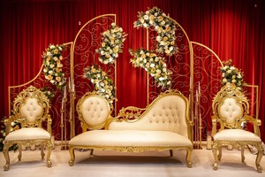 ซื้อชุดโซฟาสำหรับงานแต่งงานรอยัลหรูหราสีทองสีขาวที่นั่งโซฟาแต่งงานแบบดั้งเดิมชุดเก้าอี้โซฟาเวทีการแต่งงาน - Product Image 4