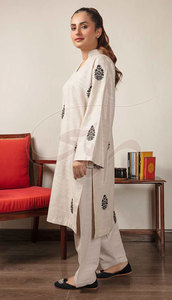 Vente chaude, fabriqué au Pakistan, costumes formels d'hiver pour femmes sur mesure, haute qualité, écologiques, élégants - Product Image 3