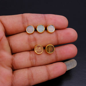 Pendientes de tuerca de cuarzo rosa de estilo moderno, joyería de moda de piedra natal chapada en oro con Material de latón, Conjunto elegante de pendientes de tuerca - Product Image 4