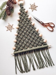 Tenture murale en macramé vert bohème personnalisée faite à la main forme carrée légère pour la décoration intérieure et l'arbre d'ornement de Noël - Product Image 5