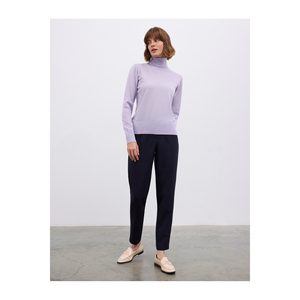 เสื้อสเวตเตอร์คอเต่าทรงโอเวอร์ไซส์ ผ้าเนื้อเสื้อยืดใส่สบาย - Product Image 3