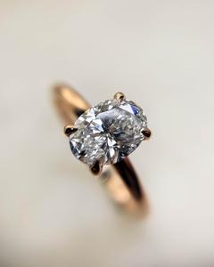 Anillo de compromiso minimalista chapado en oro de 18 quilates de plata de ley con diamante de corte ovalado de 9x7mm | Anillo de aniversario de Boda nupcial solitario - Product Image 6