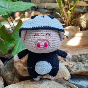 Poupée Amigurumi mignonne au crochet jouet de cochon fait à la main | Porcelet rose en peluche doux pour les enfants, les bébés et les fans de cochon - Product Image 1