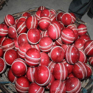 Balle dure de cricket personnalisée balle dure de cricket de sport balle dure de haute qualité en cuir fabricant Sialkot Logo personnalisé - Product Image 1