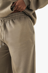 Nuevo chándal informal con capucha de alta calidad de talla grande para mujer superventas, conjunto de Jogger de dos piezas a la moda para exteriores, servicio OEM a prueba de viento - Product Image 5