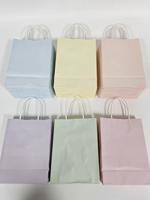 Sacs cadeaux en papier kraft artisanal de couleur arc-en-ciel, personnalisés, populaires, en gros, avec poignées, imprimés en typographie pour le shopping domestique