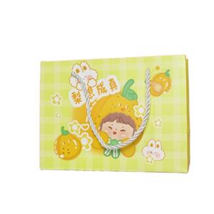 Adorable bolsa de regalo de papel para bebé Cosplay de frutas-Embalaje ecológico y duradero Ideal para fiestas infantiles - Product Image 5