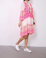 Nouvellement 2024 Rose À Motifs Perle Broderie Cutwork Robe Taille Standard décorée avec tussle