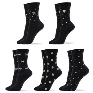 Calcetines de Algodón de Punto Transpirables Casuales para Mujer Kikiya - Diseño Lindo con Patrón de Corazón Brillante, Margarita y Lazo, Hechos en Corea, para Uso Diario - Product Image 1