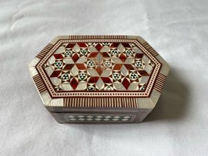 Boîte à bijoux en nacre avec de superbes motifs, parfaite pour les marchands de beauté en gros - Product Image 2