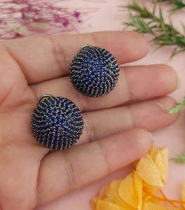 Pendientes de tuerca redondos brillantes para mujer, joyería de aniversario de compromiso de boda de estilo barroco para ropa de fiesta y eventos formales - Product Image 3