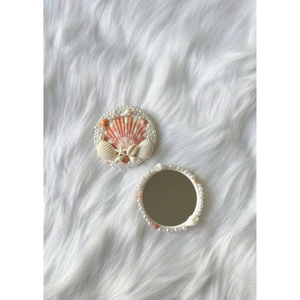 Miroir à main artisanal avec de vraies coquilles, charmant article cadeau nautique pour sacs de maquillage ou accessoires de voyage de plage - Product Image 1