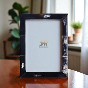 Cadre photo moderne rustique en incrustation d'os fait à la main avec un design luxueux personnalisable pour le dessus de table, la chambre à coucher ou un cadeau - Product Image 1