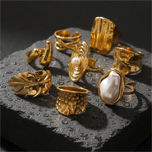 MW Anelli Spessi Irregolari con Grande Perla Barocca Testurizzata in Acciaio Inox Placcato Oro 18K Gioielli per Donna - Product Image 4