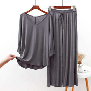 Ensemble de vêtements de nuit gris à col en V pour femmes comprenant un pyjama gris (CN-NW-005) - Product Image 1
