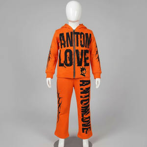 Conjunto Deportivo para Niños 2025 con Cierre, Estilo Desgastado, Logotipo Bordado con Pedrería, 100% Algodón, Fabricante de Pakistán - Product Image 6