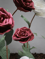 Rose géante en papier de luxe en gros pour la décoration de mariages, événements, scènes, fêtes, vitrines, expositions d'art, salons de beauté