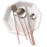 Ensemble de couverts en acier inoxydable de luxe moderne haut de gamme, fabriqué à la main, au design extraordinaire, écologique et durable à un prix raisonnable