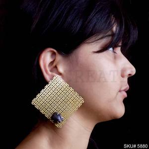 Pendientes de piedras preciosas llamativas chapadas en oro, tachuelas grandes y hermosas únicas, ajuste de bisel de joyería de latón a la moda para Christians-SKU5880 - Product Image 1