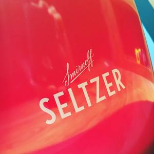 Cubeta de Hielo de Plástico Roja de 5 Litros, Sostenible, Duradera, Ligera y Portátil para Fiestas, Bebidas, Cócteles, Cerveza y Whisky - Product Image 5