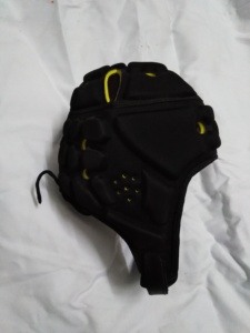 หมวกกันกระแทกสำหรับกีฬารักบี้แบบ OEM สกรีนโลโก้ได้ ผลิตจากโพลีเอสเตอร์ 100% อุปกรณ์ป้องกันศีรษะเพื่อความปลอดภัยสำหรับผู้ใหญ่และเด็ก ดีไซน์เท่ห์ ผลิตในประเทศปากีสถาน - Product Image 6