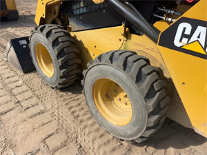 2017 pour Caterpillar 242D EPA Skid Steer Loader avec moteur diesel utilisé en très bon état prêt pour l'expédition dans le monde entier - Product Image 6