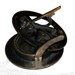 เข็มทิศทองเหลืองแบบพกพาสำหรับงานหัตถกรรมอินเดียสำหรับการตั้งแคมป์กลางแจ้งการเดินป่าทิศทางการอยู่รอดของมืออาชีพกันน้ำสินค้าคุณภาพสูง - Product Image 4