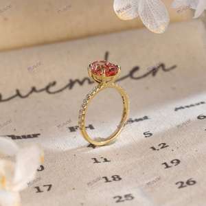 แหวนหมั้นพลอยไพลินสีชมพู 1 กะรัต และเพชรทรงรี แหวนทองคำแท้สำหรับผู้หญิง สไตล์โรแมนติก เหมาะสำหรับการขอแต่งงานหรือเป็นของขวัญ - Product Image 2