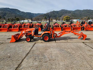รถตักล้อยางคูโบต้า รุ่น B26 TLB พร้อมผานหลัง - Product Image 4