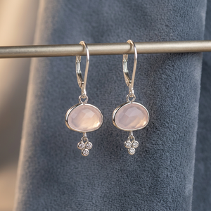 Boucles d'oreilles pendantes délicates en quartz rose ovale, serties clos, rose blush, faites à la main en argent sterling 925, cadeau de Saint-Valentin, forme arrondie - Product Image 2
