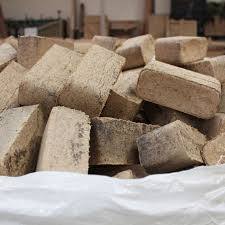 Briquettes de bois rondes emballées sur palette à vendre - Product Image 2