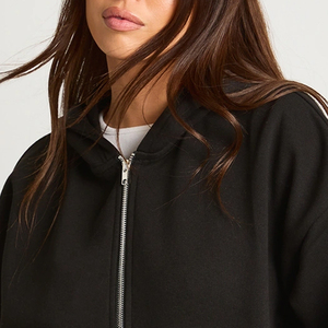 Sweat à capuche pour femmes à prix avantageux avec fermeture éclair pour les acheteurs en gros, design de haute qualité avec capuche et poches latérales, vêtements décontractés - Product Image 2