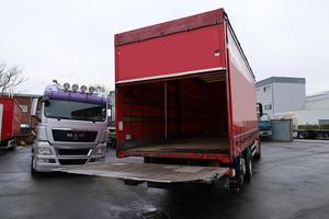 Nuovo Mercedes-Benz 2548 L 6x2 Arocs con pianale ribassato, telone, retarder, climatizzatore, cambio automatico, motore a combustione interna a benzina 3.5L - Product Image 4